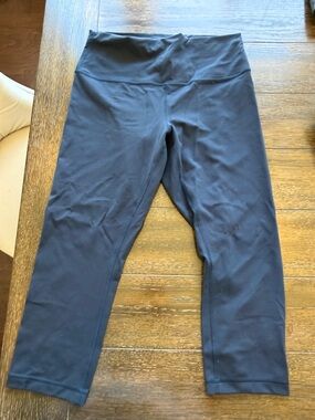 lululemon athletica Navy High-Rise Capri Leggings- Wunder Train 23”